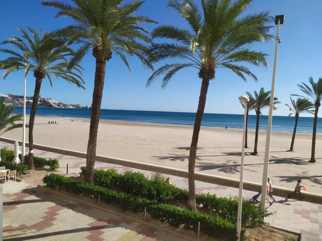 NUEVO, Primerísima línea con Wifi y Parking gratis en Playa San Antonio