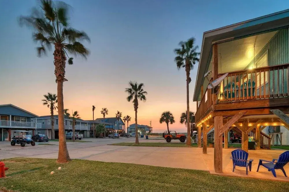 Sleeps 22 2 Homes w/ Private Pool, Game Room, Nature Views 7 BDR Avantstay