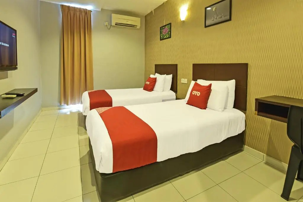 Hotel O M Three Hotel