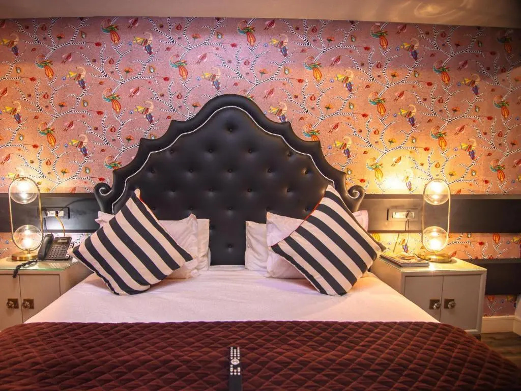 MGB Hotel at 2ten