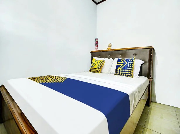 OYO HOMES 91242 Desa Wisata Cibuntu Kuningan Syariah