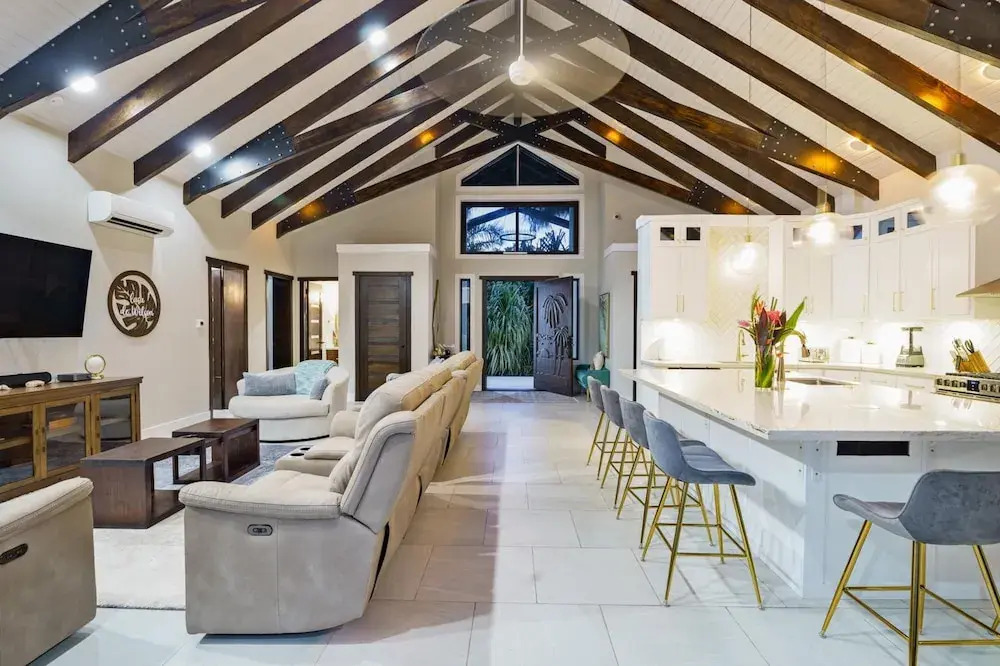 Casa de Wilson - 5 Bedroom Beachfront Villa With Amazing Pool