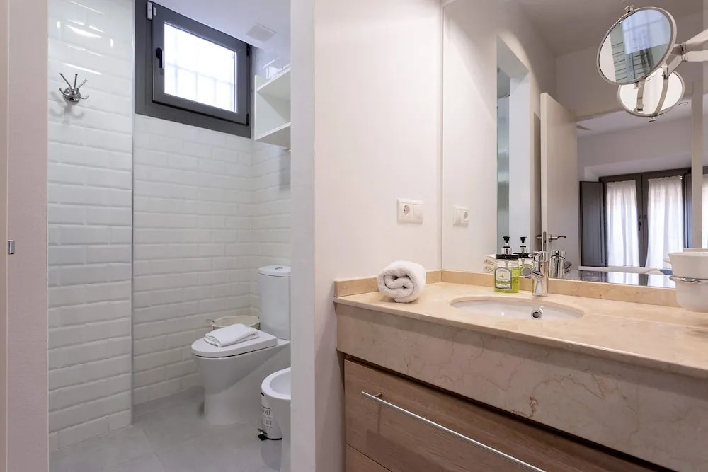 Bright Apartment in Granada Varela