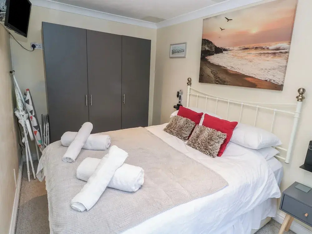 5 Lyonesse Apartments