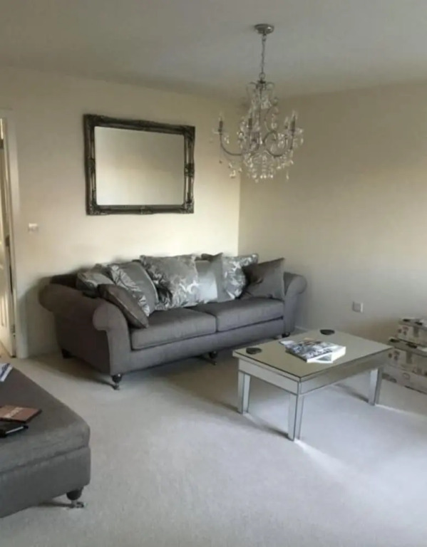 Immaculate 2-bed Apartment in Bury