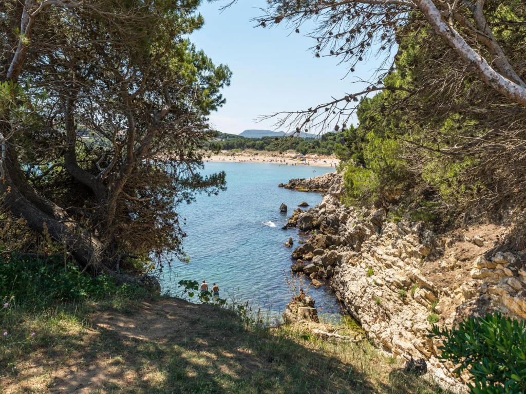 Veni in L'Escala with 3 bedrooms and 1 bathrooms