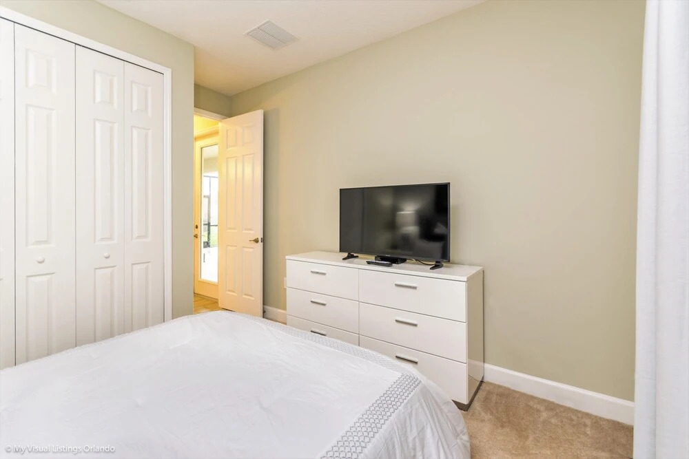 Solterra - 7004 Oak Wood Street