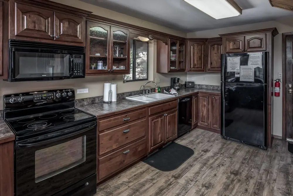 Bear Crossing - Three Bedroom Cabin