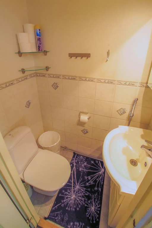 Eazy Home nearby Highway-Apartment or Private Room or Shared Room with Shared Big Kitchen,Shower,Toilet & Free Parking