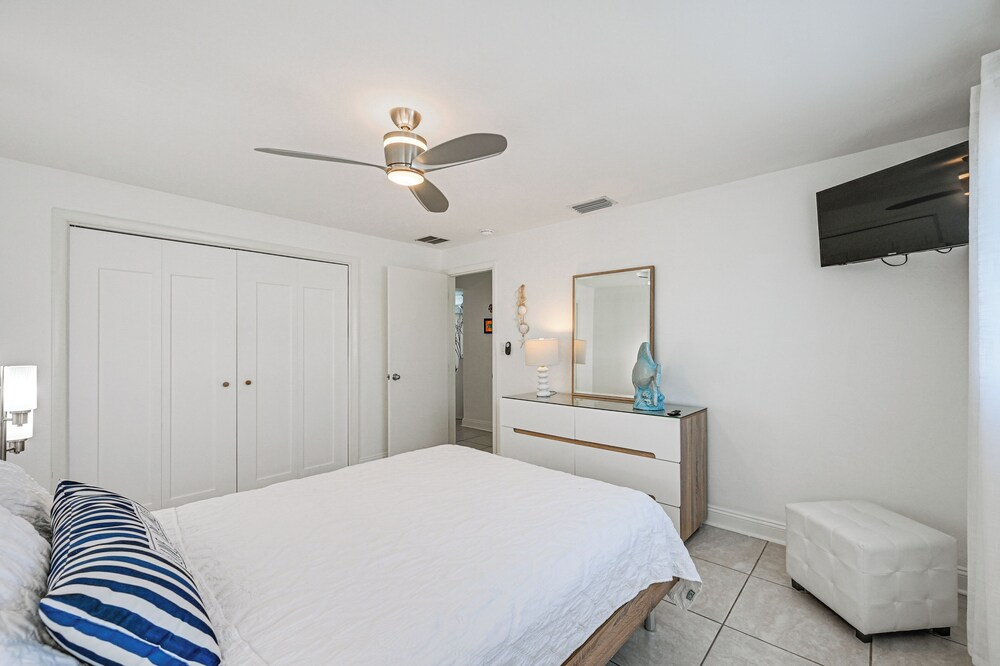 Outdoor Oasis: Marco Island Home Near Beaches