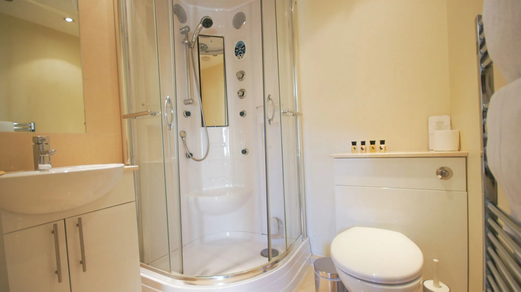Crompton Court Apartments