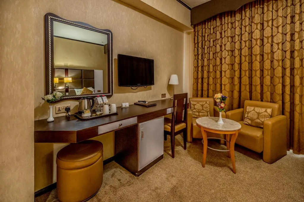 Click Park Hotel