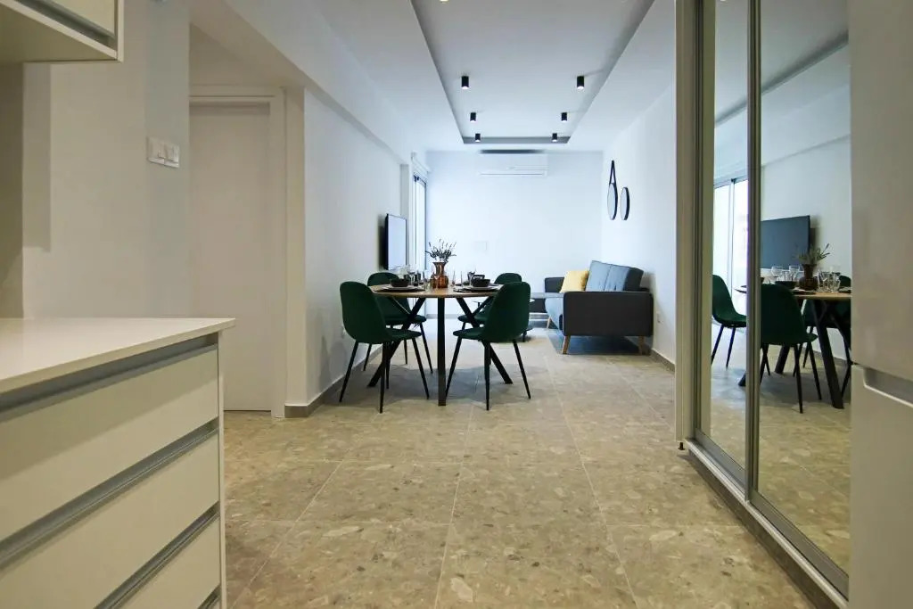 Phaedrus Living: Seaside Luxury Flat Lighthouse 69