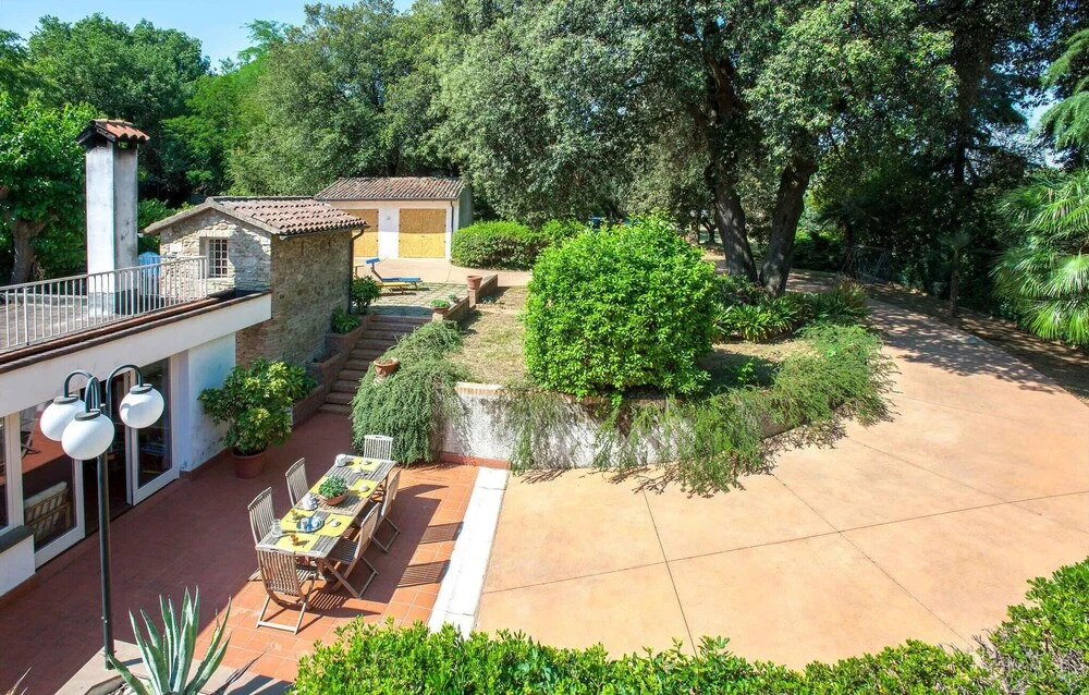 6 Bedroom Nice Home In Rimini