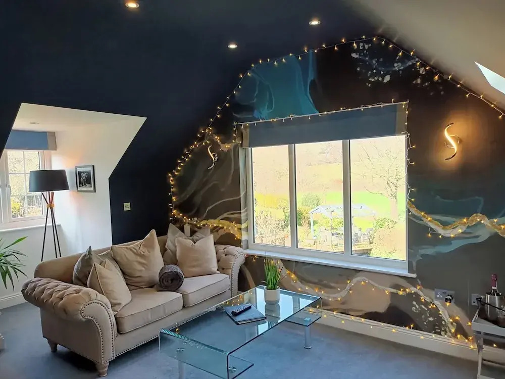Romantic Chalet- Hot Tub- Games Room-stream-views
