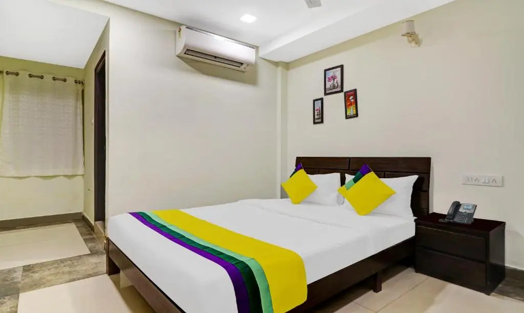 Itsy Hotels Aura Stays