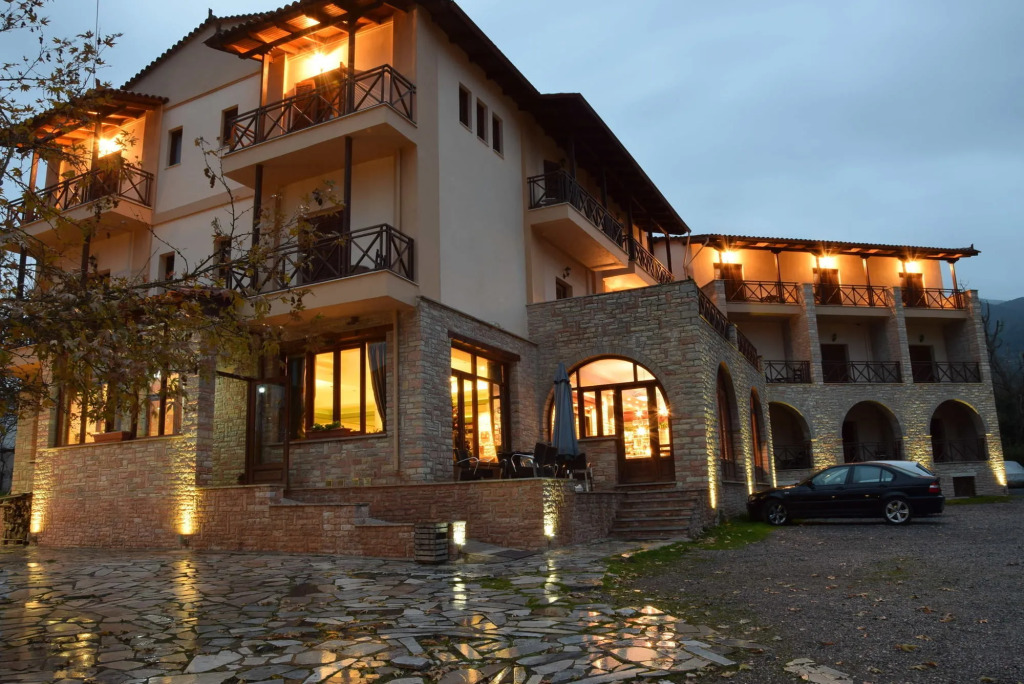 Mont Helmos Hotel