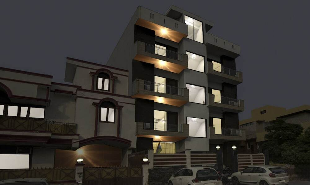 YOYO ROOMS NEAR SECTOR 16 METRO Noida
