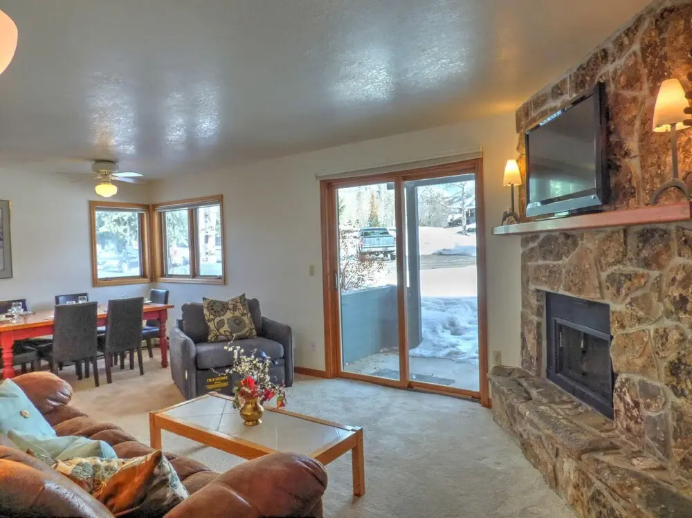 Corner Unitground Floor + Hot Tubspatio W/D in Unit