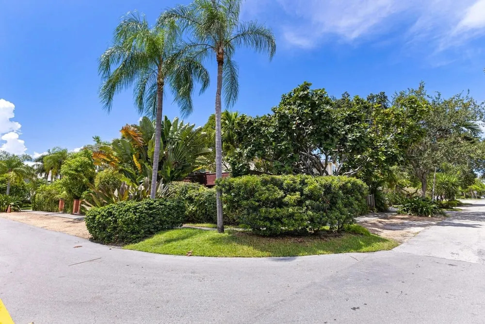 Bright Stylish Apt in Las Olas Blvd Victoria Park