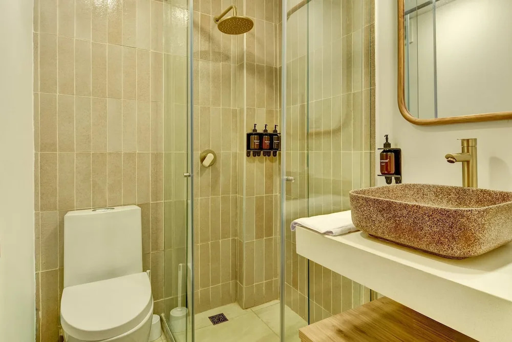 w Startling 2BR Apartment in Trendy Zona T
