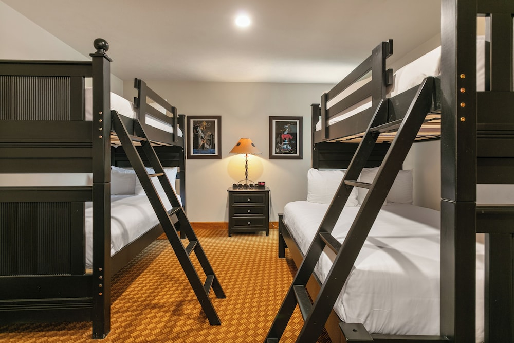 Family-friendly Ski Escape With Hot Tub 4 Bedroom Condo