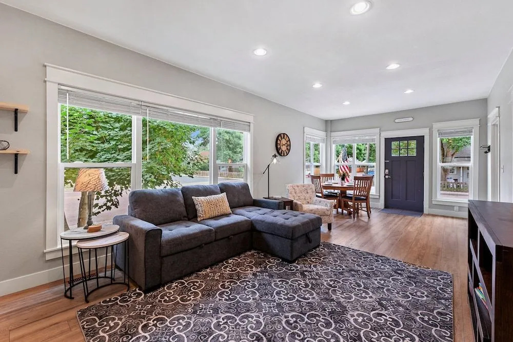 Cozy Chic Home In Downtown Loveland!