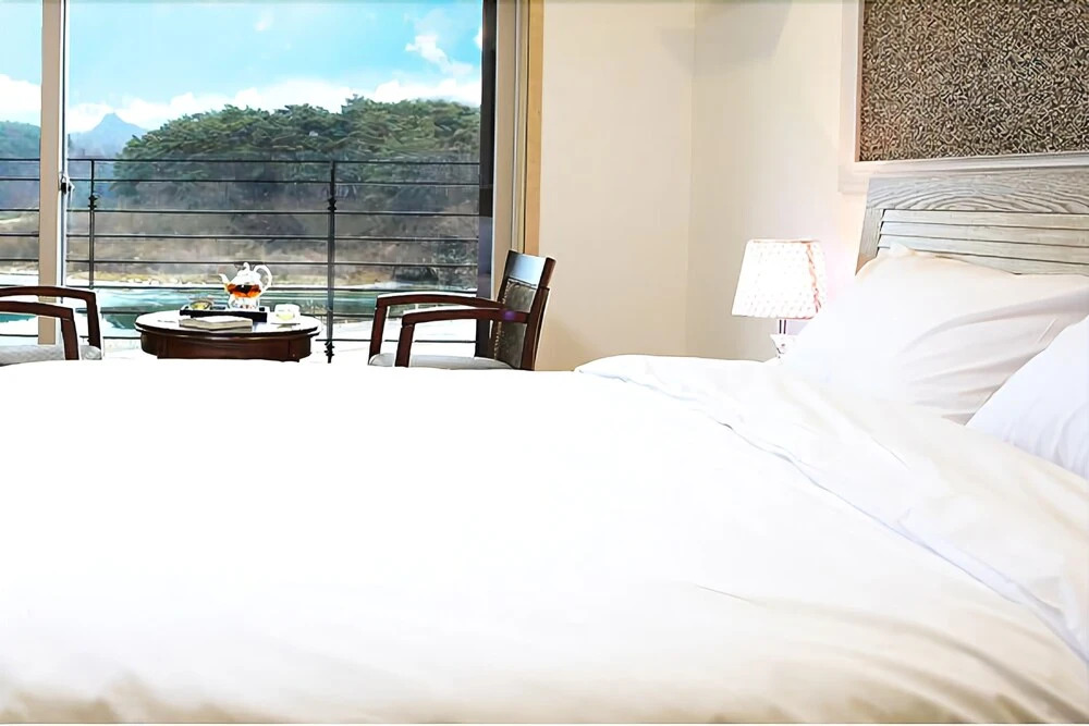 Yeongwol River Palace Pension