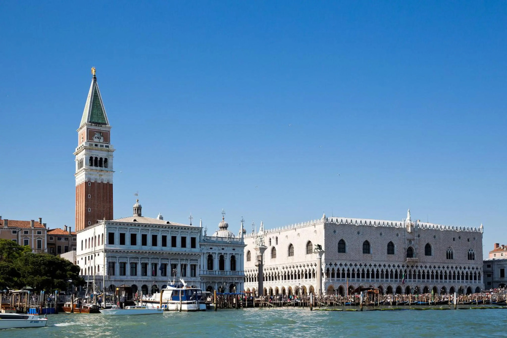 at 1 minute from San Marco square