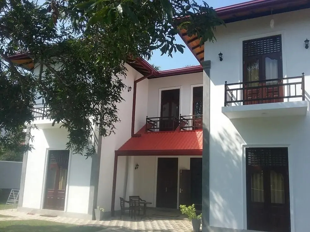 The villa has 6 bedrooms, 1 bathroom, a flat-screen Tv with satellite channels,