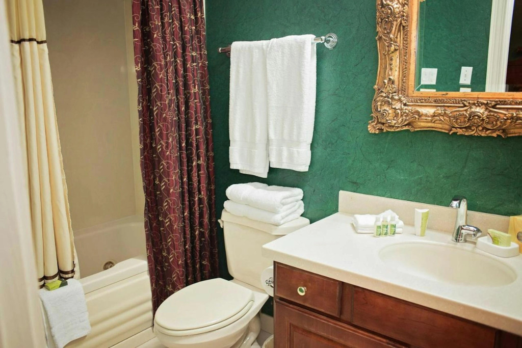 Quarter House Suites