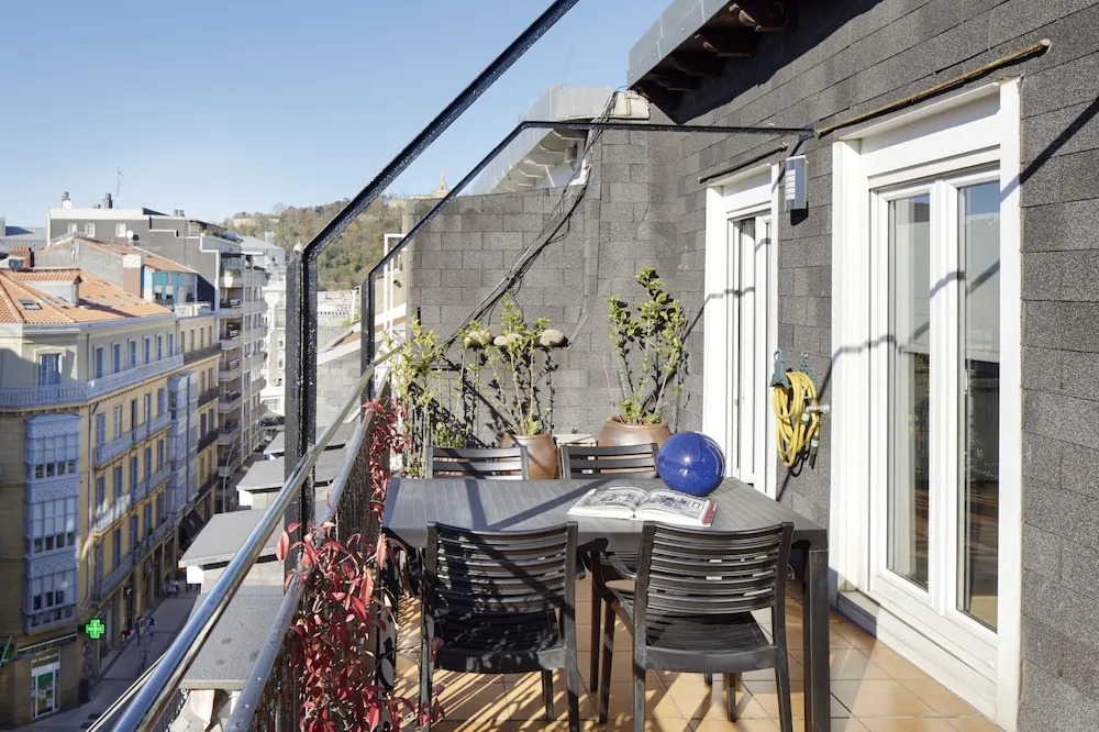 La Terraza Apartment by FeelFree Rentals