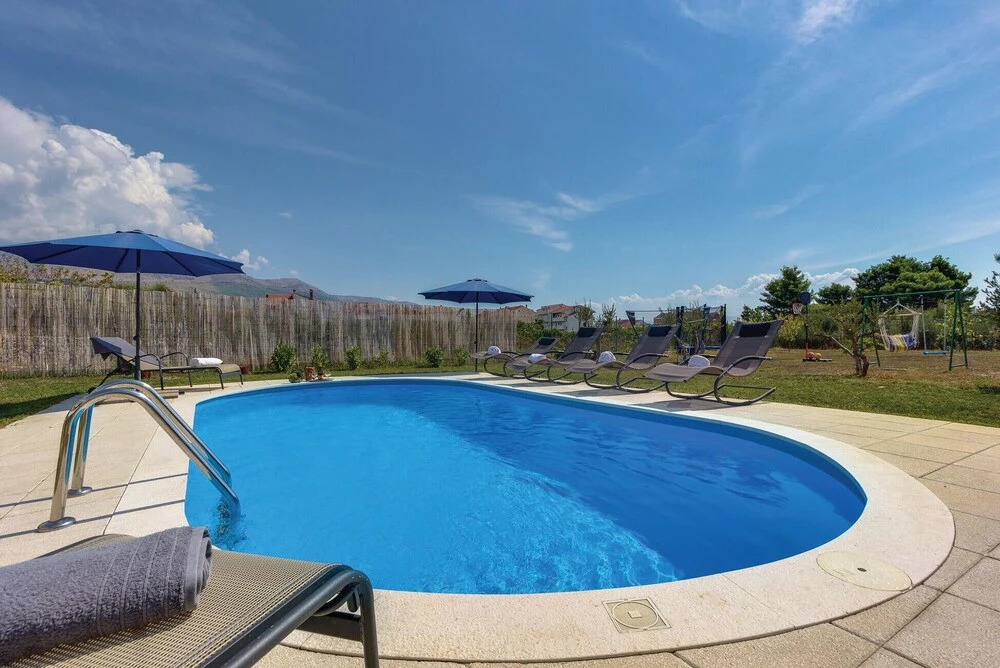 Amazing Home in Stobrec With Wifi and 4 Bedrooms