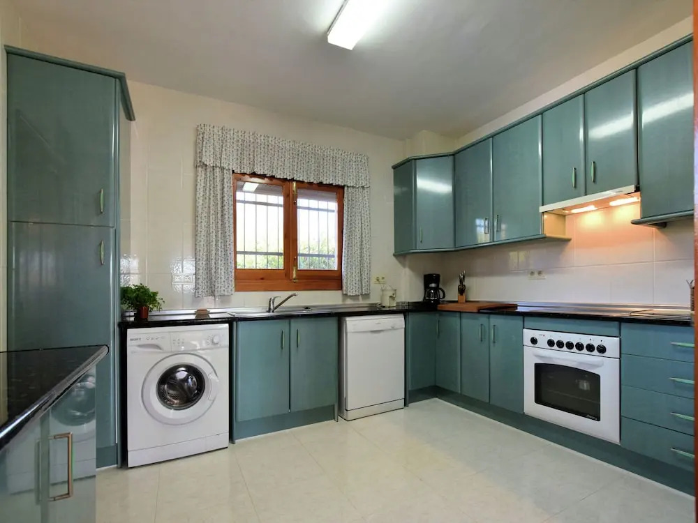 Lovely Holiday Home With Private Swimming Pool in Almogía