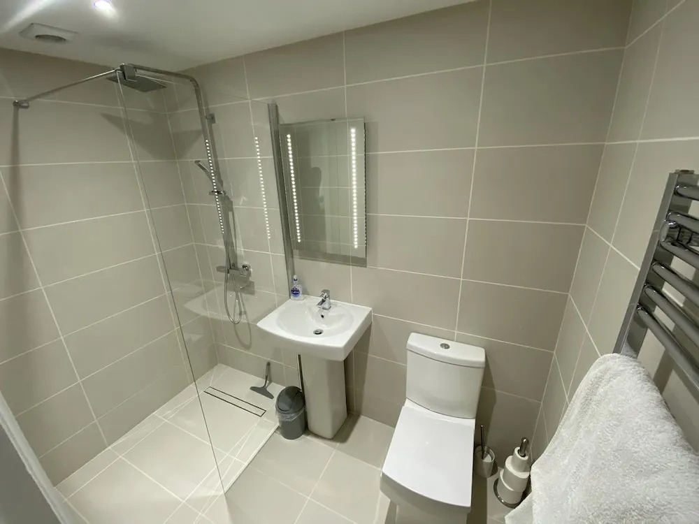 Ty Gwyn - 4 Bedroom Holiday Home