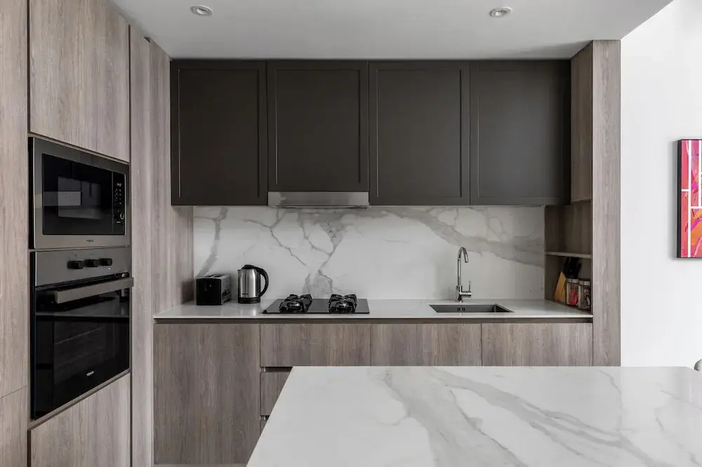 Waves - Luxurious Comfort with City Views in Oxford 212