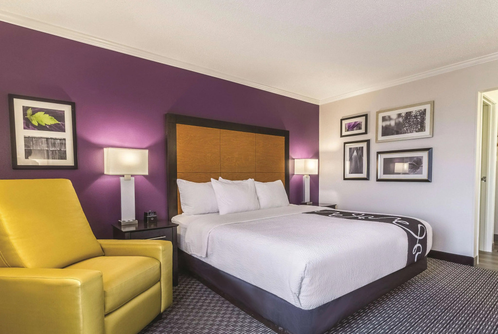 La Quinta Inn & Suites by Wyndham University Area Chapel Hill