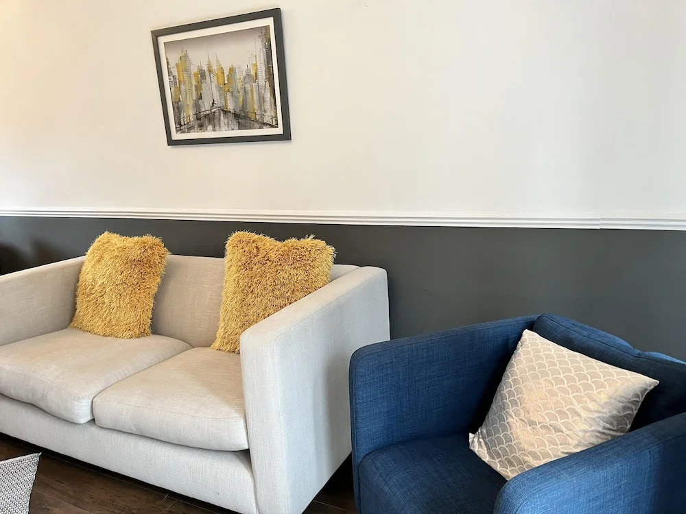 Impeccable 3-bed House in Nottingham Free Parking