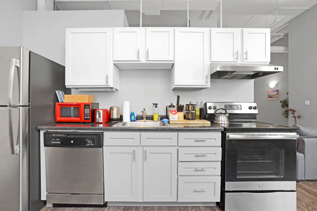 Comfortable 1BR Apt in historic Downtown building