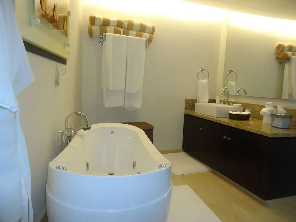 Tu Mirada al Mar Beachfront Tower & Spa (3 Bedroom Condos)