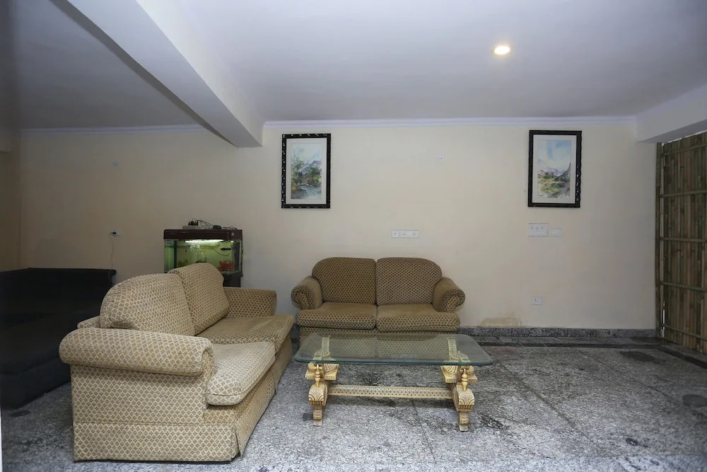 Oyo 28670 Hotel Dev Palace