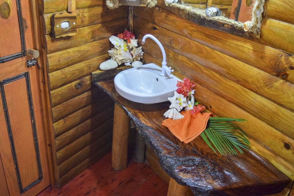 CHALET TROPICAL Hotel & Pool Bar Restaurant
