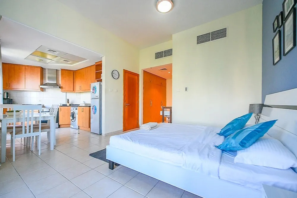 SND - Bright and Spacious Studio