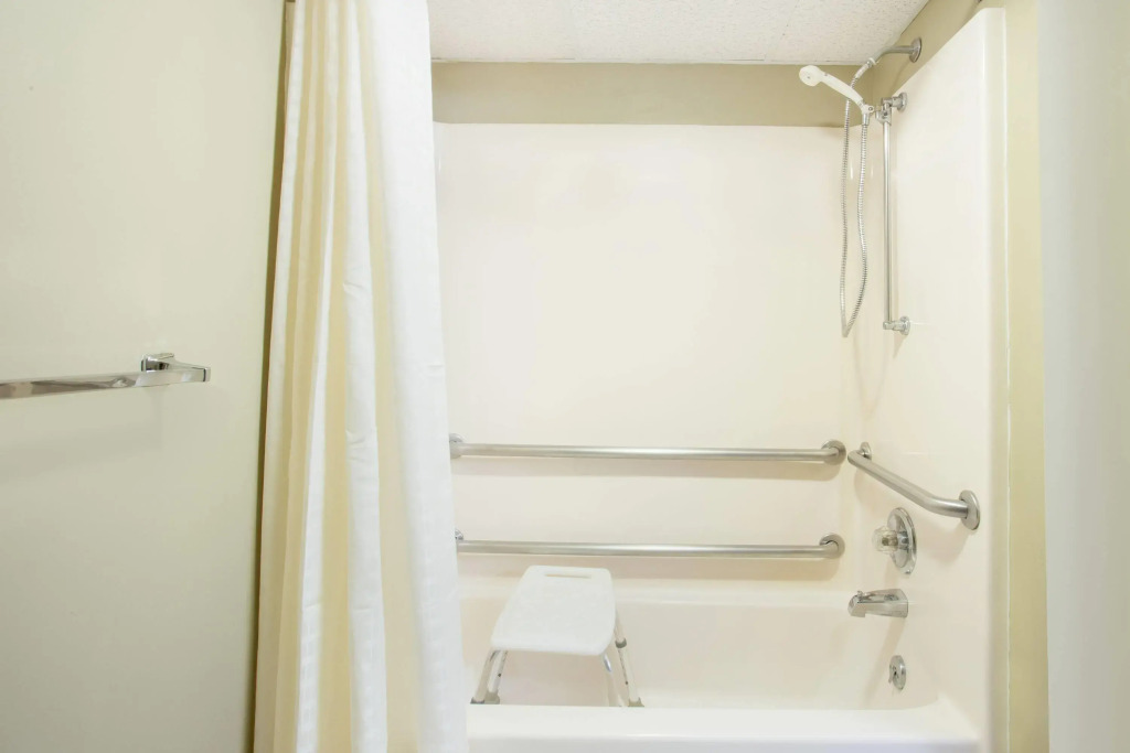 Super 8 by Wyndham Normal Bloomington