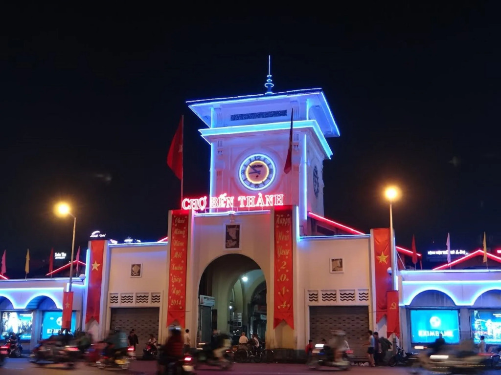 Quy Hung Hotel And Spa Central