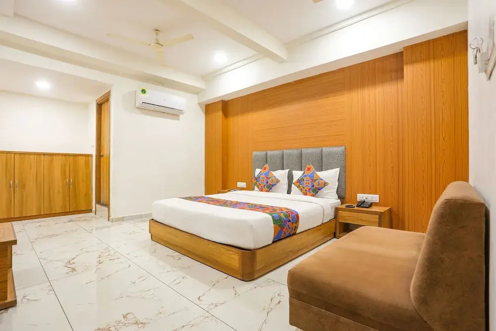 FabHotel Raj Villa - Nr SG Highway