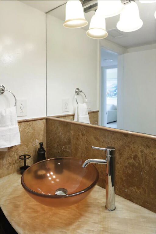 Alexander 1219 - 1 Br Apts