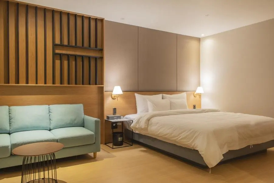 GRAY195 Hotel