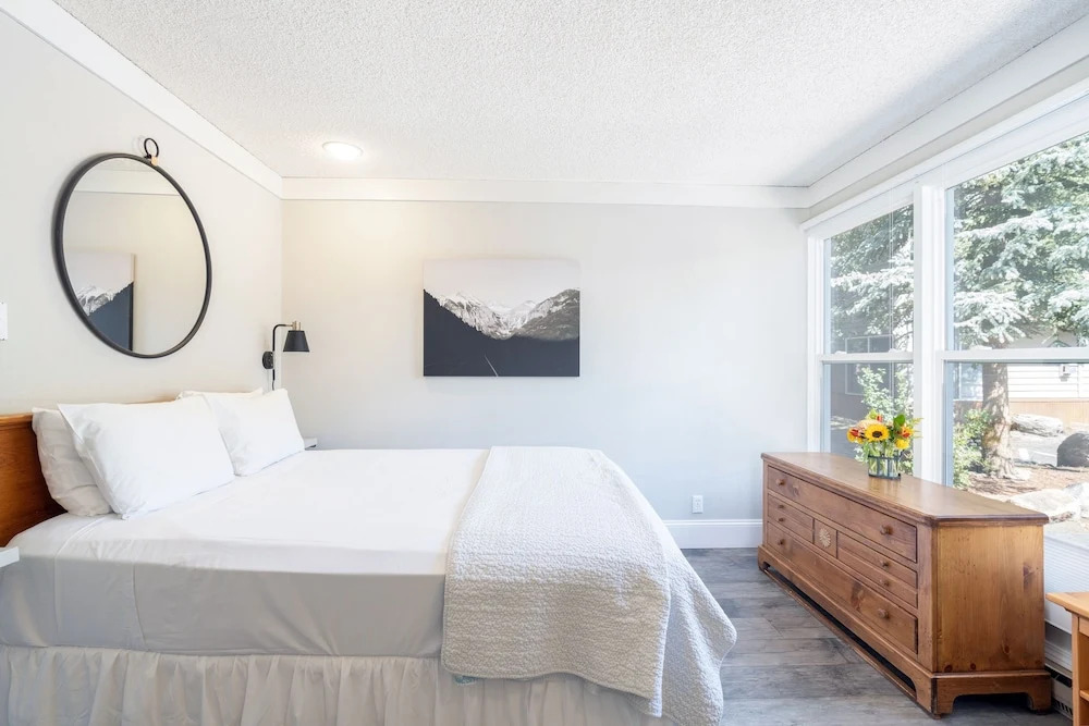 Mountainside Inn 408 1 Bedroom Hotel Room by Alpine Lodging Telluride