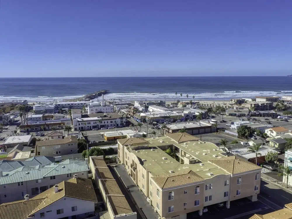 307 Casa Bella 2 Bedroom Condo by Redawning
